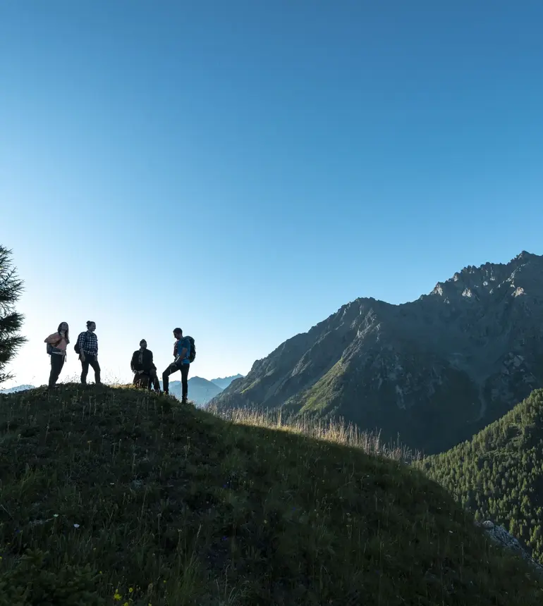  Treue verbindet – feiern Sie mit uns!

❤️ Gelebter Genuss & echte Gastfreundschaft
❤️ Erholung in unserer wunderschönen Bergwelt
❤️ Zeit zum Loslassen, Austauschen und Wohlfühlen 