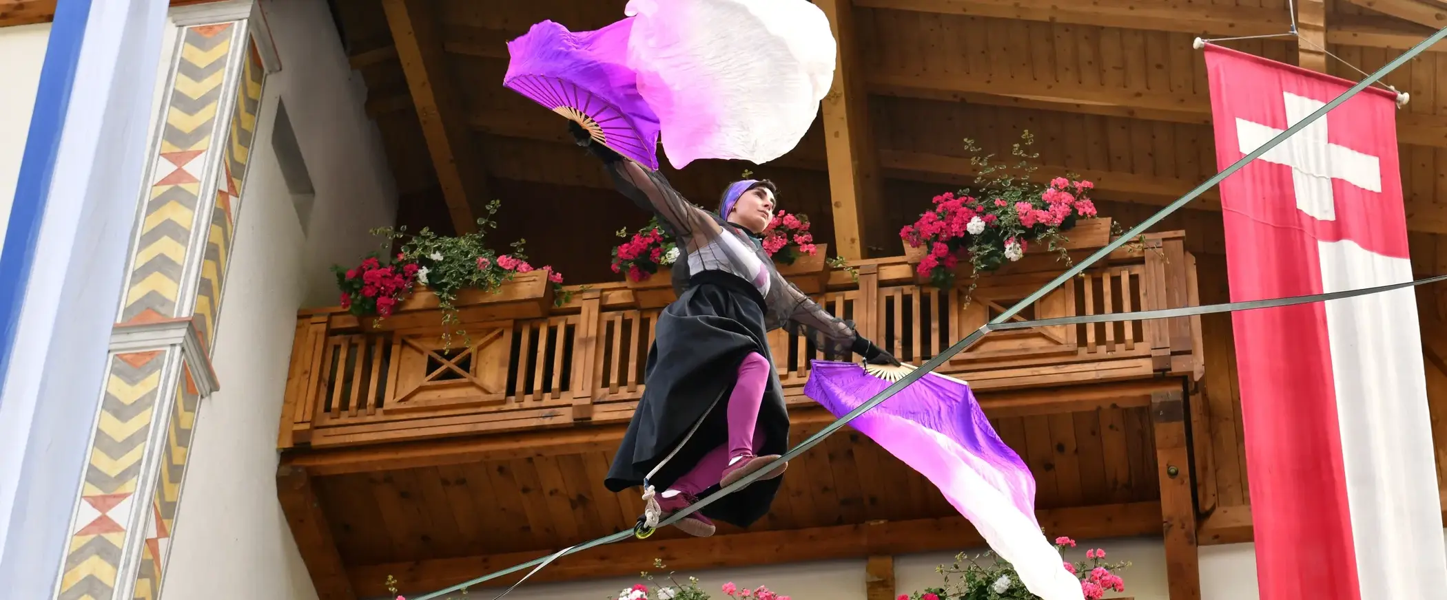 Magie der Alpen - lebendig, herzlich und voller Geschmack

🎉 Tradition & Brauchtum – echte alpine Kultur hautnah erleben
🏔️ Dorffest-Atmosphäre – Musik, Begegnungen und gute Laune
🎭 Bunte Shows & Unterhaltung – von folkloristisch bis überraschend modern
🍽️ Kulinarischer Genuss – regionale Spezialitäten und alpine Köstlichkeiten
🎶 Gemeinschaft & Lebensfreude – ein Fest für alle Sinne 