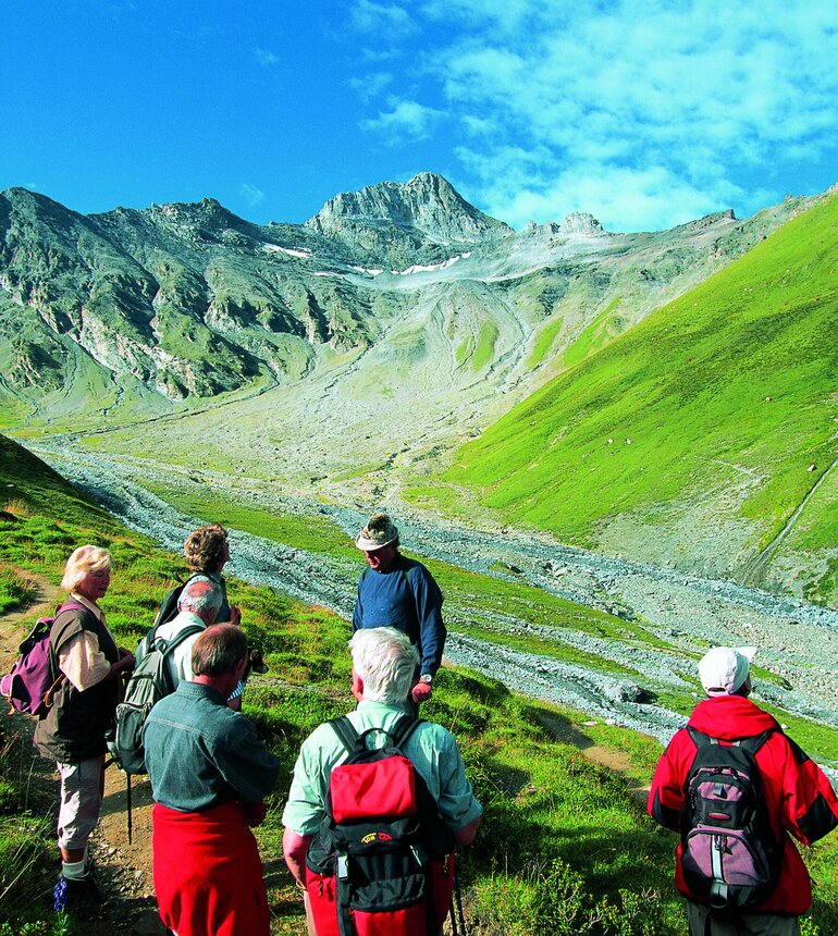  Treue verbindet – feiern Sie mit uns!

🎉 Exklusiv für Stammgäste – als Zeichen unserer Wertschätzung
🏔️ Erholung in der Bergwelt – entspannte Tage inmitten der Samnauner Alpen
🤝 Gemeinsame Erlebnisse – schöne Begegnungen mit langjährigen Gästen
🍽️ Genuss & Gastfreundschaft – kulinarische Highlights und persönliche Atmosphäre
✨ Besondere Momente – Zeit zum Geniessen, Austauschen und Wohlfühlen
💚 Ein herzliches Dankeschön – für Ihre Treue und Verbundenheit zu unserem Haus 